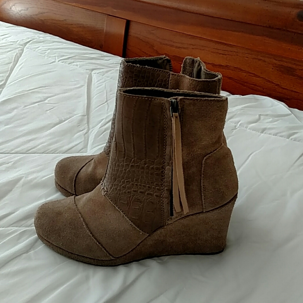 Tom's ankle booties